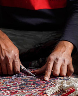 رفو گری قالی در قالیشویی صادقیه 